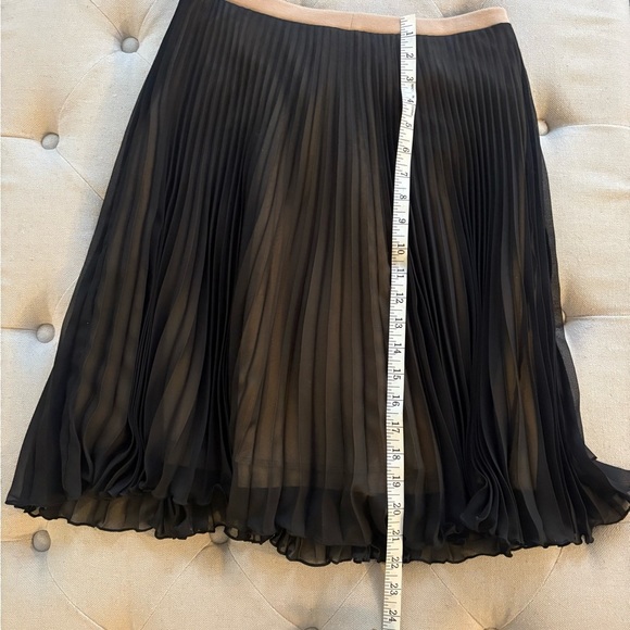 GATA. Elegant Black Pleated Skirt. SIZE. 36 - Picture 13 of 13